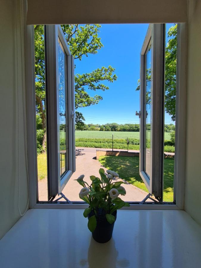 Beautiful Country Apartment, Rated Exceptional Coventry Bagian luar foto