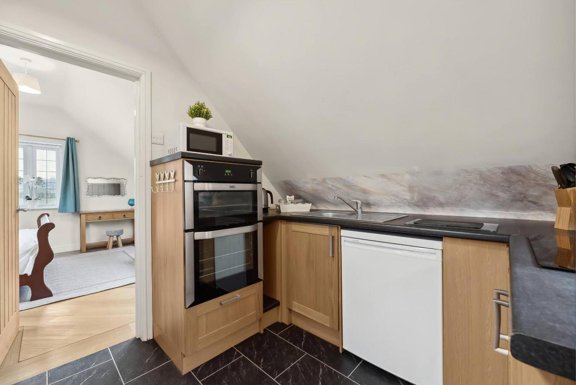 Beautiful Country Apartment, Rated Exceptional Coventry Bagian luar foto
