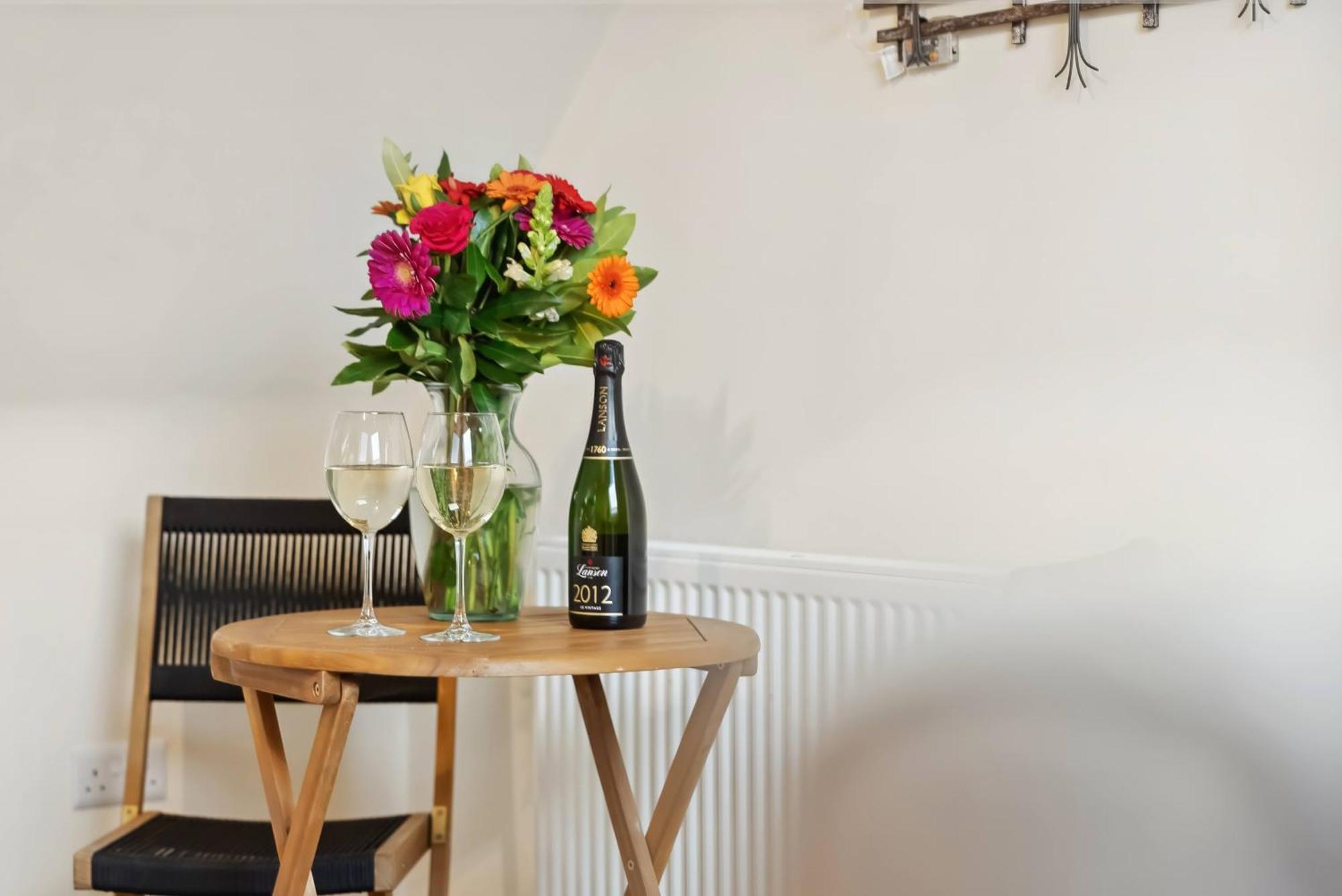 Beautiful Country Apartment, Rated Exceptional Coventry Bagian luar foto